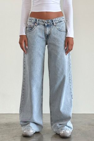 Low Rise Roomy Jeans in 80's Light Wash Blue
