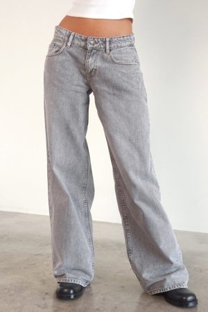 Roomy Extra Wide Low Rise Jeans in Grey Wash