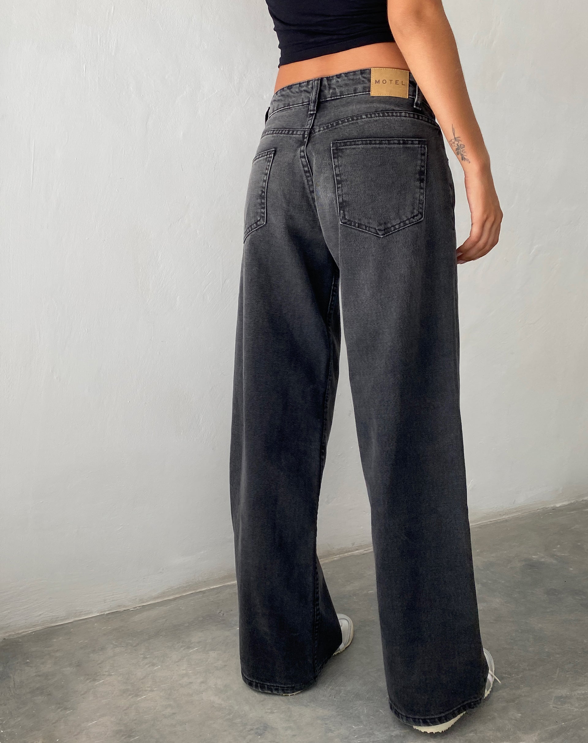 Roomy Extra Wide Low Rise Jeans in Washed Black Grey - Image 3