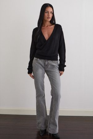 Saroya Plunge Wrap Top in Knit Black